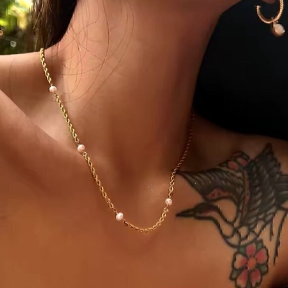 Fashionbaubles Jewelry - Gold Pearl Necklace